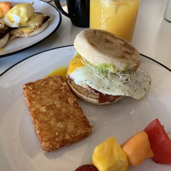 Toast - Our breakfast / eggs benedictines and the muffin. - Breakfast & Brunch Near Me - Mexicali, BCN