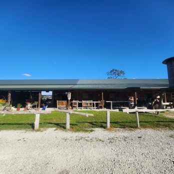 31 produce / Cracker Shack Cafe - Front entrance and parking lot looking into the open air market and some of the outside seating from Cracker Shack Cafe - Farmers Market Near Me - Alva, Florida