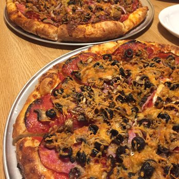 Bennys Pizza Joint - Sports Bars Near Me - Monroe, Oregon