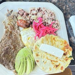 Sirenitas Restaurant - El Salvadoreaño yummy Breakfast