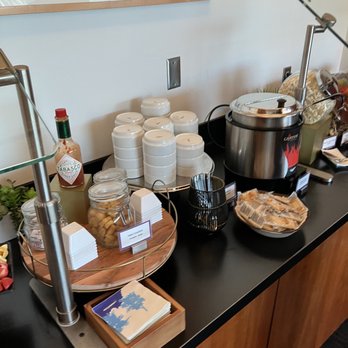 United Club - Lunch spread - Airport Lounges Near Me - Portland, Oregon United Club - Lunch spread - Airport Lounges Near Me - Portland, Oregon