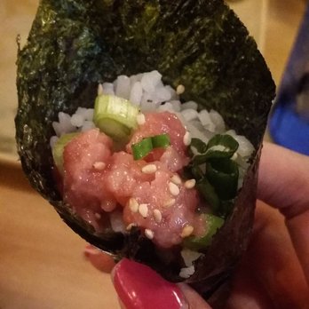 Oishii - Toro hand roll - Sushi Bars Near Me - Houston, Texas