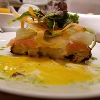 Claus - La Table du Petit-Déjeuner - "Le Rive-Gauche" set: Rösti with smoked salmon, organic poached egg and salad (cross-section) - Breakfast & Brunch Near Me - Paris, 75