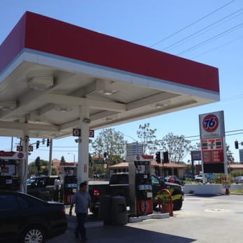Airport 76 - Busy station SEP2013 - Gas Stations Near Me - El Segundo, California