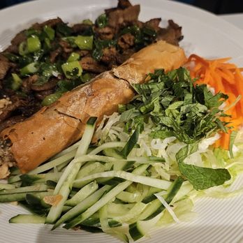 Pho Ngoc Yen - Vermicelli Bowl w/ bbq pork & spring roll - Vietnamese Near Me - Toronto, Ontario