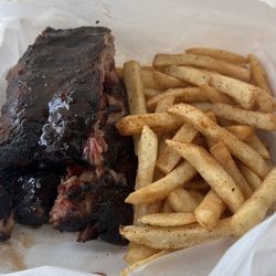 LaVelle's Smokehouse & Deli - Ribs and fries