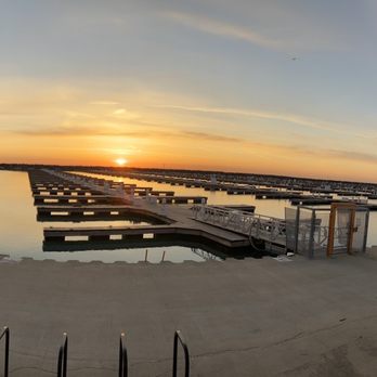 31st Street Beach - 03/22/21 - Panoramic of 31st street harbor - Beaches Near Me - Chicago, Illinois 31st Street Beach - 03/22/21 - Panoramic of 31st street harbor - Beaches Near Me - Chicago, Illinois