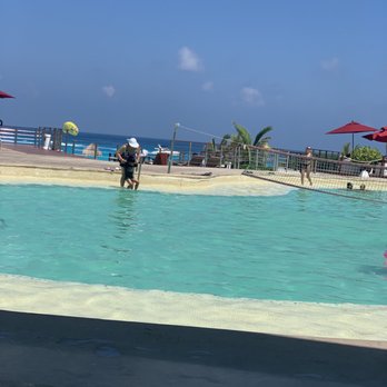 Sunset Royal Beach Resort - Pool area - Resorts Near Me - Cancún, ROO