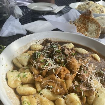 Amicci's - Gnocchi with Chicken Marsala, garlic cheese bread, Fresh Steamed Mussels, chicken Fettuccine Alfredo - Italian Near Me - Baltimore, Maryland