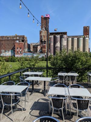 Terrasse St-Ambroise by null