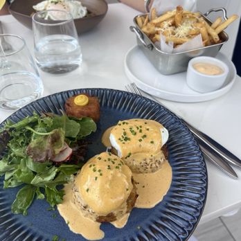 Terravita - Crab cakes Benedict & truffle fries - New American Near Me - Edgewater, New Jersey