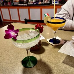 Regular margarita, mango margarita