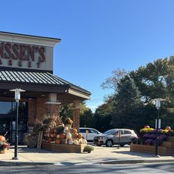 Store frontage celebrating Fall