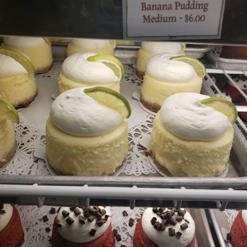 Magnolia Bakery - Bakeries Near Me - Chicago, Illinois