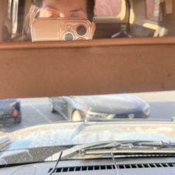 Pretty Eyebrow Threading Las Vegas - Flattened out my arch so not a huge fan... but first time and I should of spoke up.