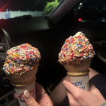 Dairy Queen Store - vanilla cones w sprinkles - Ice Cream & Frozen Yogurt Near Me - Old Saybrook, Connecticut Dairy Queen Store - vanilla cones w sprinkles - Ice Cream & Frozen Yogurt Near Me - Old Saybrook, Connecticut