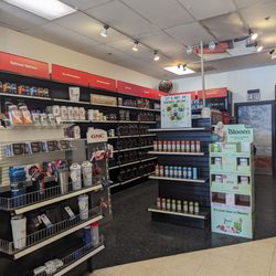 GNC - Vitamin display