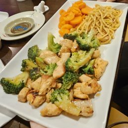 Hibachi chicken with noodles and carrots Hibachi chicken with noodles and carrots