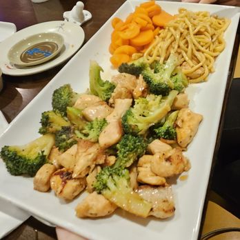 Hokkaido Japanese Express - Hibachi chicken with noodles and carrots - Japanese Near Me - Concord, North Carolina Hokkaido Japanese Express - Hibachi chicken with noodles and carrots - Japanese Near Me - Concord, North Carolina