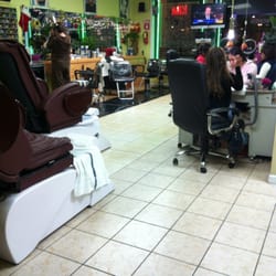 Kim's Hair & Nails - Inside