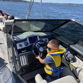 Advanced Tint - Windshield Installation & Repair Near Me - Renton, Washington Advanced Tint - Windshield Installation & Repair Near Me - Renton, Washington