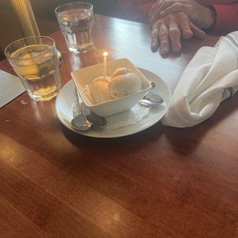 Napkins  - Vanilla ice cream - New American Near Me - Napa, California