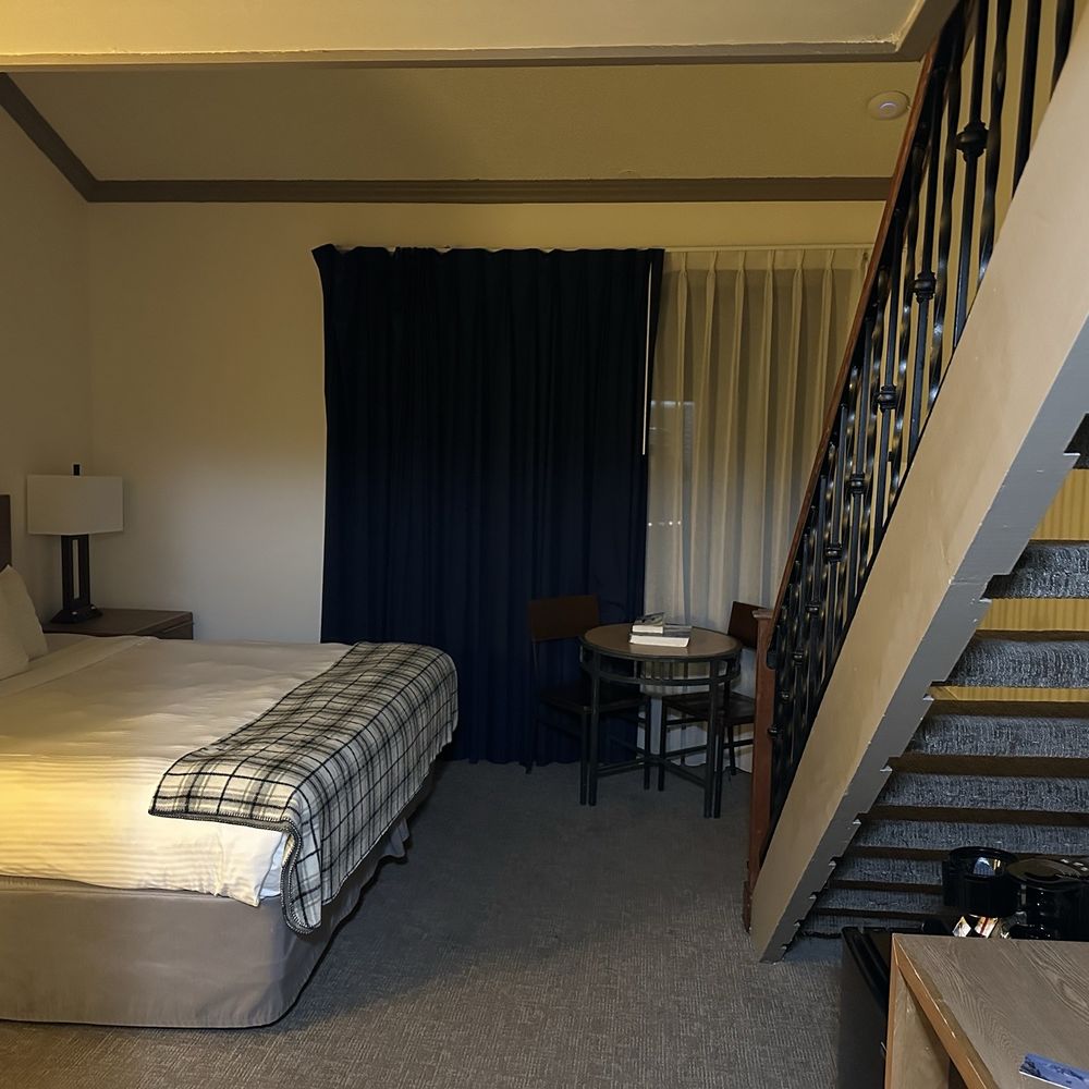 Mammoth Mountain Inn - Loft suite - Ski Resorts Near Me - Mammoth Lakes, California Mammoth Mountain Inn - Loft suite - Ski Resorts Near Me - Mammoth Lakes, California