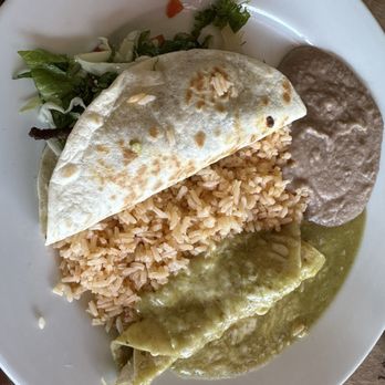 Julio's Café - Fajita & enchilada plate - Mexican Near Me - Austin, Texas