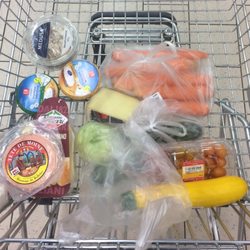 Kaufland - Dann tröste ich mich halt mit Käse  , Gemüse  und Meeresfrüchten