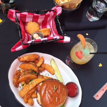 Moonshine Grill - Pimento cheese burger with bacon, jalapeño corn bread and amazing sangria - Southern Near Me - Austin, Texas Moonshine Grill - Pimento cheese burger with bacon, jalapeño corn bread and amazing sangria - Southern Near Me - Austin, Texas