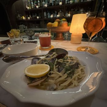 Donna's - Linguini & clams - Italian Near Me - Los Angeles, California Donna's - Linguini & clams - Italian Near Me - Los Angeles, California
