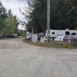 Crow's Nest Campground - Zoom in, this is what you first see when you pull in you're the office. They are dirty unkempt nasty campers