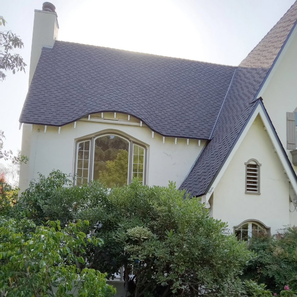 Slide of A&M Roofing