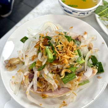 Ghien Mien Ga - Miến gà (glass noodle soup with chopped chicken salad) - Here is a view of the chopped chicken salad - Noodles Near Me - Westminster, California