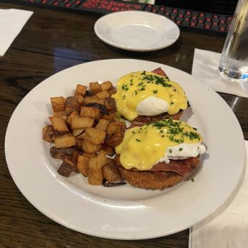 DRY 85 - Eggs Benedict - Bars Near Me - Annapolis, Maryland