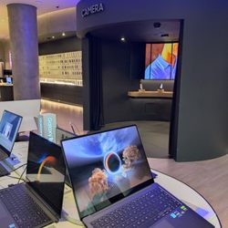 Samsung Experience Store - Inside
