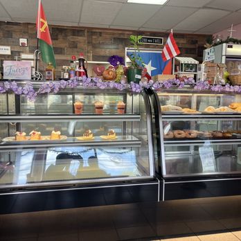 Suenos de Azucar - Display case - Bakeries Near Me - Ceiba, Puerto Rico