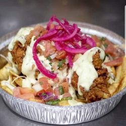 Delicioso pollo con Tajadas Solo aca en la Perla del Ulua .