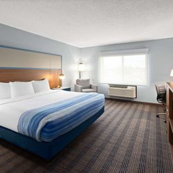 AmericInn by Wyndham North Branch - Guest room