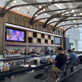 The Centurion Lounge - The bar - Airport Lounges Near Me - Seattle, Washington