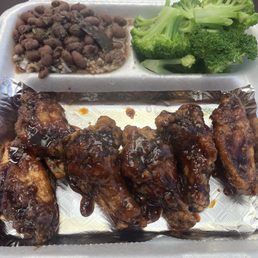 KRAKEN wings, red beans and rice, broccoli KRAKEN wings, red beans and rice, broccoli