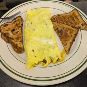 Tom and Ray's Family Restaurant - Chorizo omelette and raisin bread toast - Diners Near Me - Damascus, Maryland
