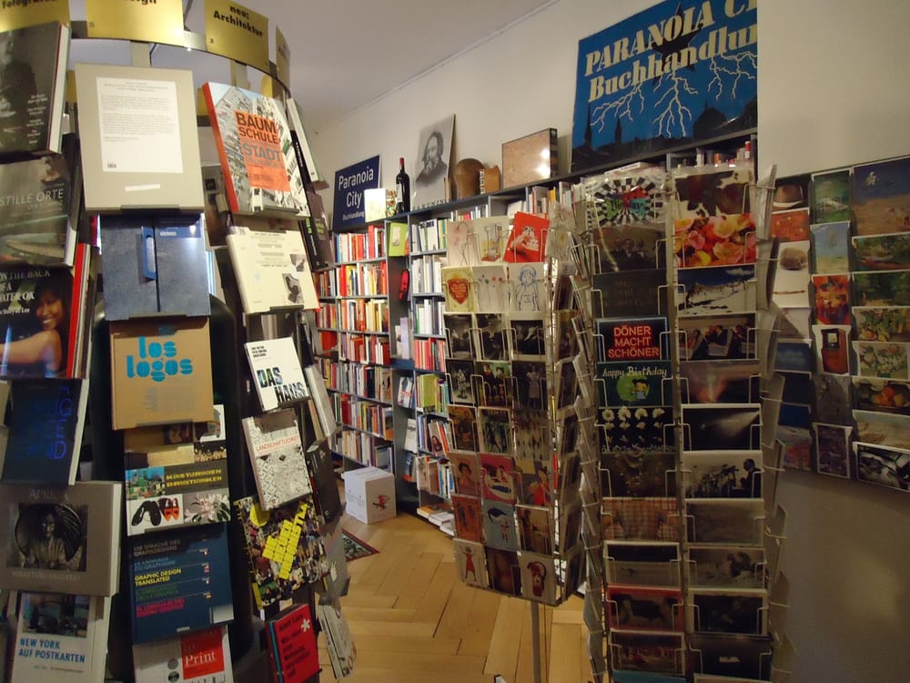 Paranoia City, Buch und Wein