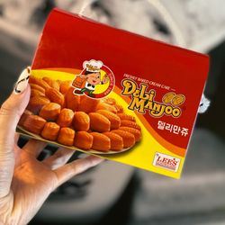 Lee's Sandwiches - 20 piece deli manjoo ! Cake with custard cream inside