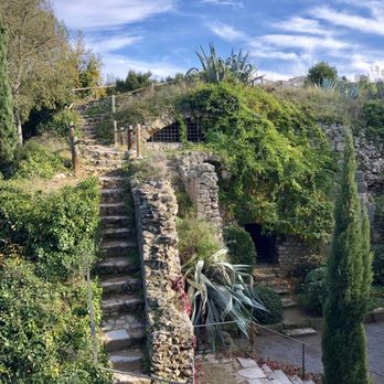 Muralles de Girona - A section of stairs along Les muralles de Girona (Girona City Walls) - Landmarks & Historical Buildings Near Me - Gerona, GI