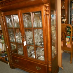 Unburied Treasures Vendorium - Lovely crystal & glassware items offered
