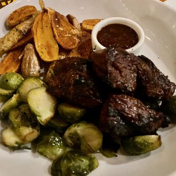 Siena Restaurant - 12 oz. Chianti-Rosemary Grilled Steak Tips - Italian Near Me - Mashpee, Massachusetts