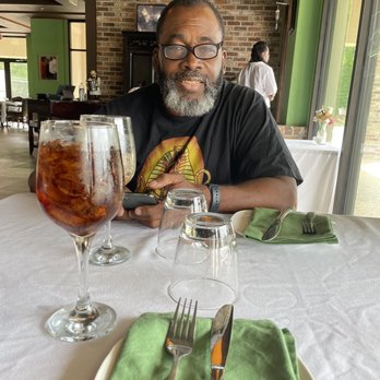 Fresh Chef Kitchen - Enjoying the ambience - American Near Me - Baton Rouge, Louisiana