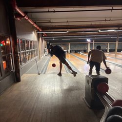 The Gutter - People bowling