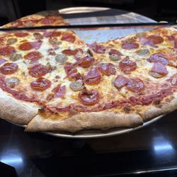 Bonanno's New York Pizzeria - Meat lovers pizza